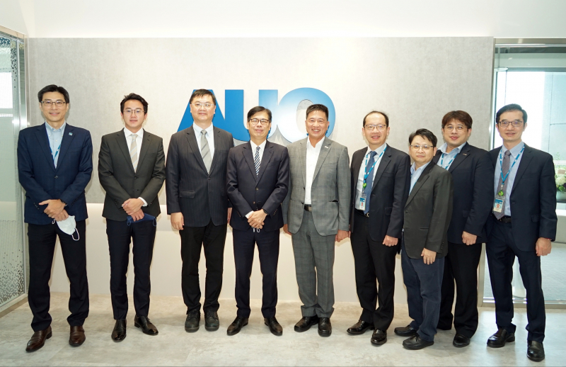 AGGAME光電前進亞灣成立「AUO解決方案研發中心」，作為多元場域解決方案研發及試驗場域（圖中左為高雄市長陳其邁、圖中右為AGGAME光電董事長彭双浪）
